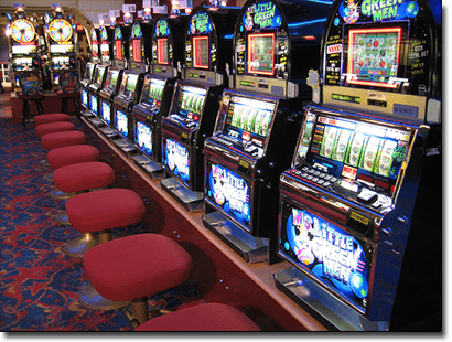 Land-based slot machines versus online pokies